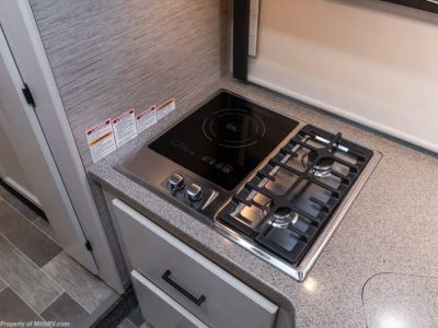 2021 Thor Motor Coach Chateau - Photo 15