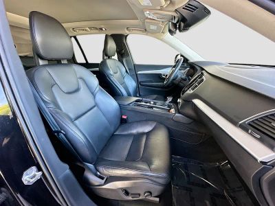 2021 Volvo XC90 — photo 28 view