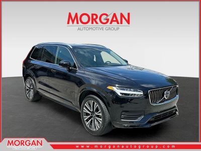 2021 Volvo XC90 T5 Momentum in Black — front three-quarter view