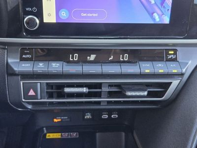 2025 Toyota Camry — photo 13 view