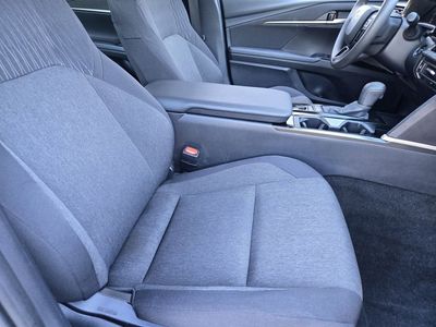 2025 Toyota Camry — photo 9 view