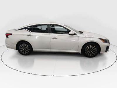 2023 Nissan Altima — photo 8 view