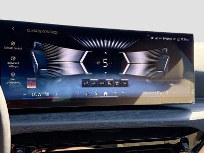 2026 BMW 3 Series — photo 13 view