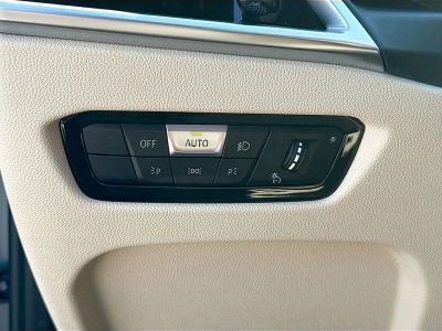 2026 BMW 3 Series — photo 8 view