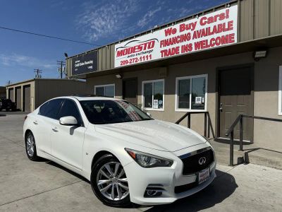 2015 Infiniti Q50 in White — front three-quarter view