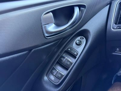 2015 Infiniti Q50 — photo 22 view
