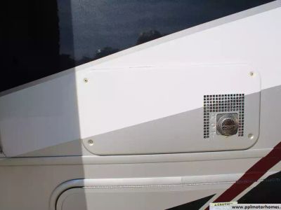 2013 Coachmen 32BH — photo 43 view