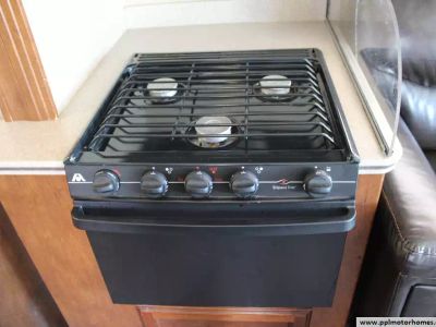 2013 Coachmen 32BH — photo 17 view