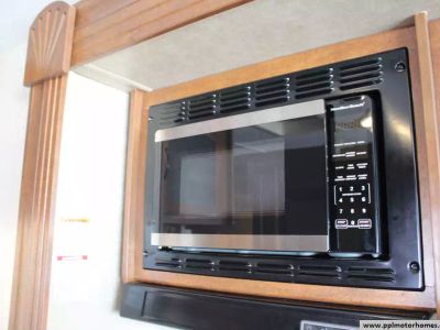 2013 Coachmen 32BH — photo 16 view