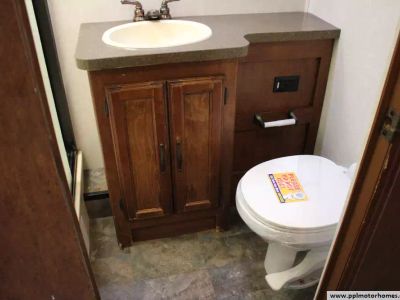 2013 Coachmen 32BH — photo 23 view