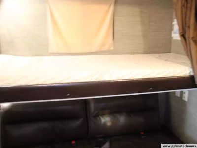 2013 Coachmen 32BH — photo 21 view