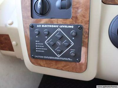 2013 Coachmen 32BH — photo 10 view