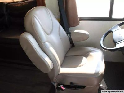 2013 Coachmen 32BH — photo 9 view