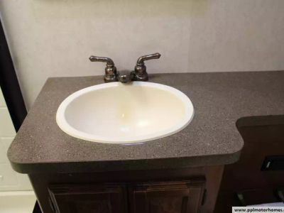 2013 Coachmen 32BH — photo 27 view