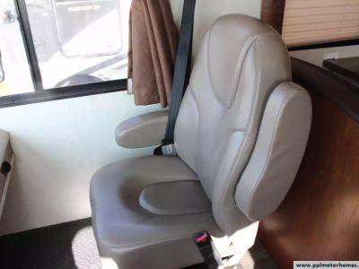2013 Coachmen 32BH — photo 7 view