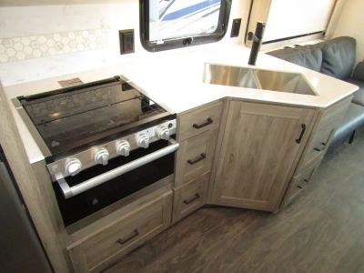 2025 Winnebago VISTA - Photo 10