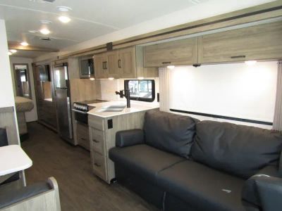 2025 Winnebago VISTA - Photo 6