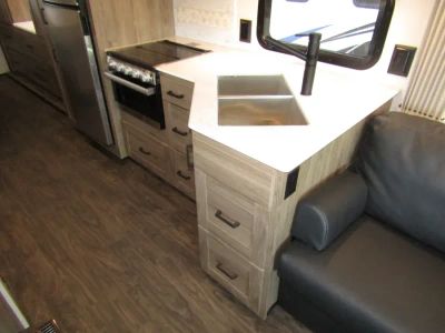 2025 Winnebago VISTA - Photo 9
