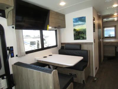 2025 Winnebago VISTA - Photo 13