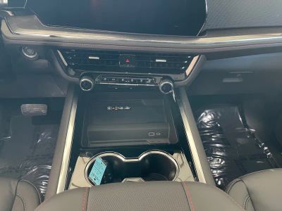 2026 Chevrolet Suburban — photo 13 view