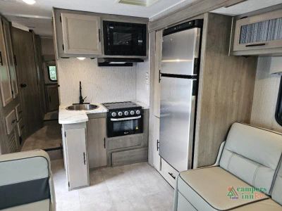 2023 Coachmen RV Freelander — photo 20 view