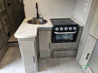 2023 Coachmen RV Freelander — photo 21 view