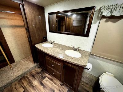 2018 Forest River Sierra — photo 9 view