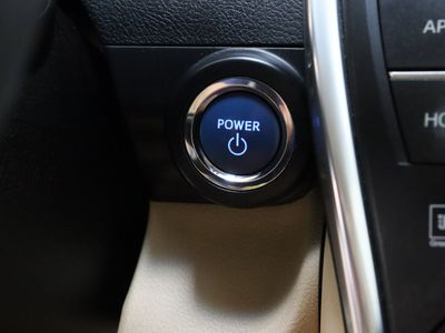 2017 Toyota Camry FWD - Photo 18