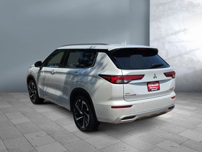 2024 Mitsubishi Outlander Plug-In Hybrid - Photo 2