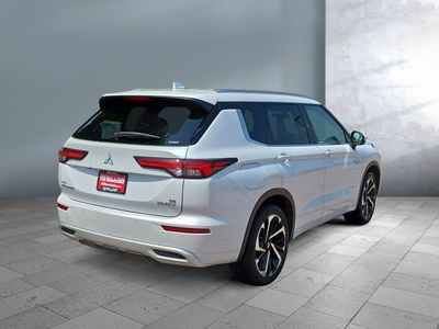 2024 Mitsubishi Outlander Plug-In Hybrid - Photo 3
