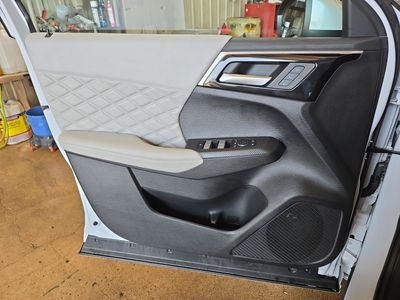 2024 Mitsubishi Outlander Plug-In Hybrid - Photo 9