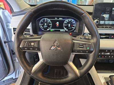 2024 Mitsubishi Outlander Plug-In Hybrid - Photo 13