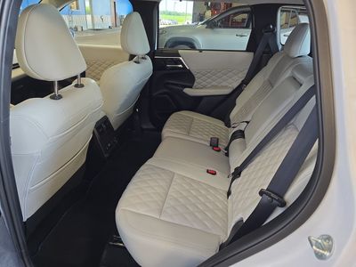 2024 Mitsubishi Outlander Plug-In Hybrid - Photo 7