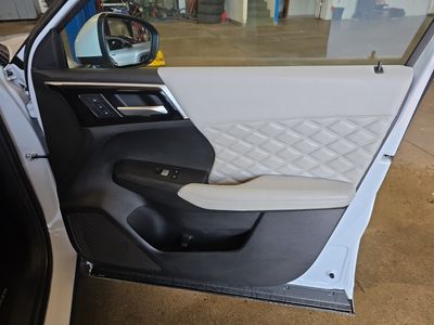 2024 Mitsubishi Outlander Plug-In Hybrid - Photo 8
