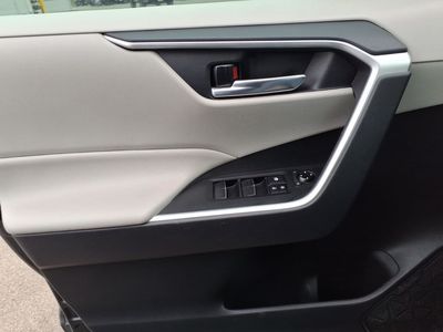 2021 Toyota RAV4 - Photo 17