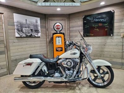 2014 Harley-Davidson® FLD - Dyna® Switchback™ — front three-quarter view