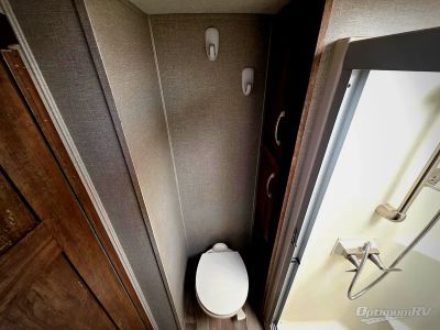 2017 Keystone Montana — photo 14 view