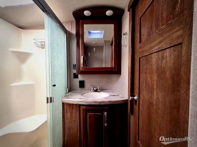 2017 Keystone Montana — photo 15 view