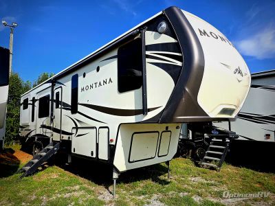 2017 Keystone Montana — front three-quarter view
