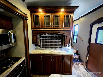 2017 Keystone Montana — photo 12 view