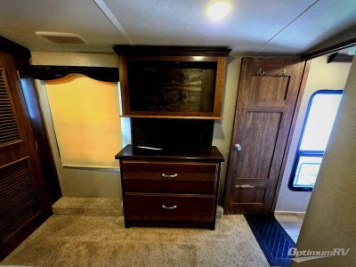 2017 Keystone Montana — photo 19 view