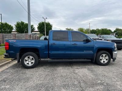 2017 Chevrolet Silverado 1500 - Photo 2