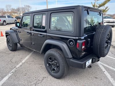 2026 Jeep Wrangler - Photo 23
