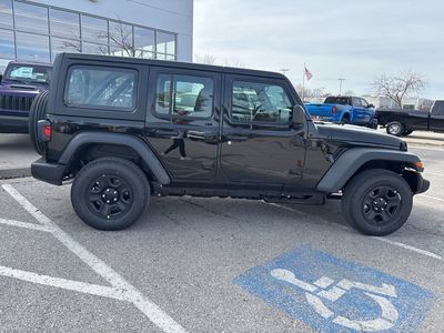 2026 Jeep Wrangler - Photo 35