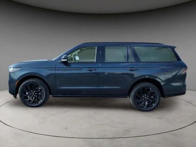 2025 Lincoln Navigator — side profile view