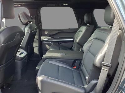 2025 Lincoln Navigator — detail view