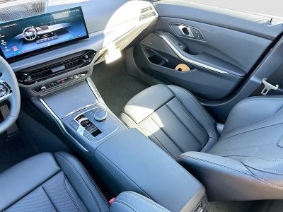 2026 BMW 3 Series — photo 18 view