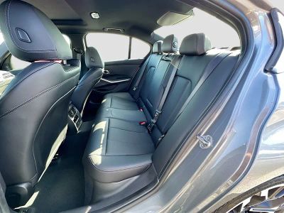 2026 BMW 3 Series — photo 19 view