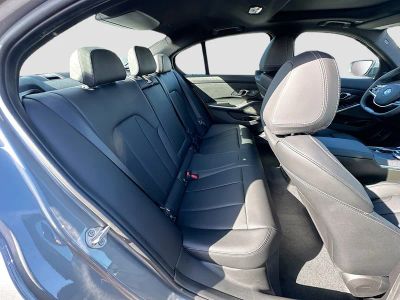2026 BMW 3 Series — photo 22 view