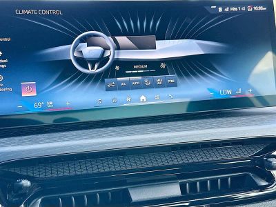 2026 BMW 3 Series — photo 13 view